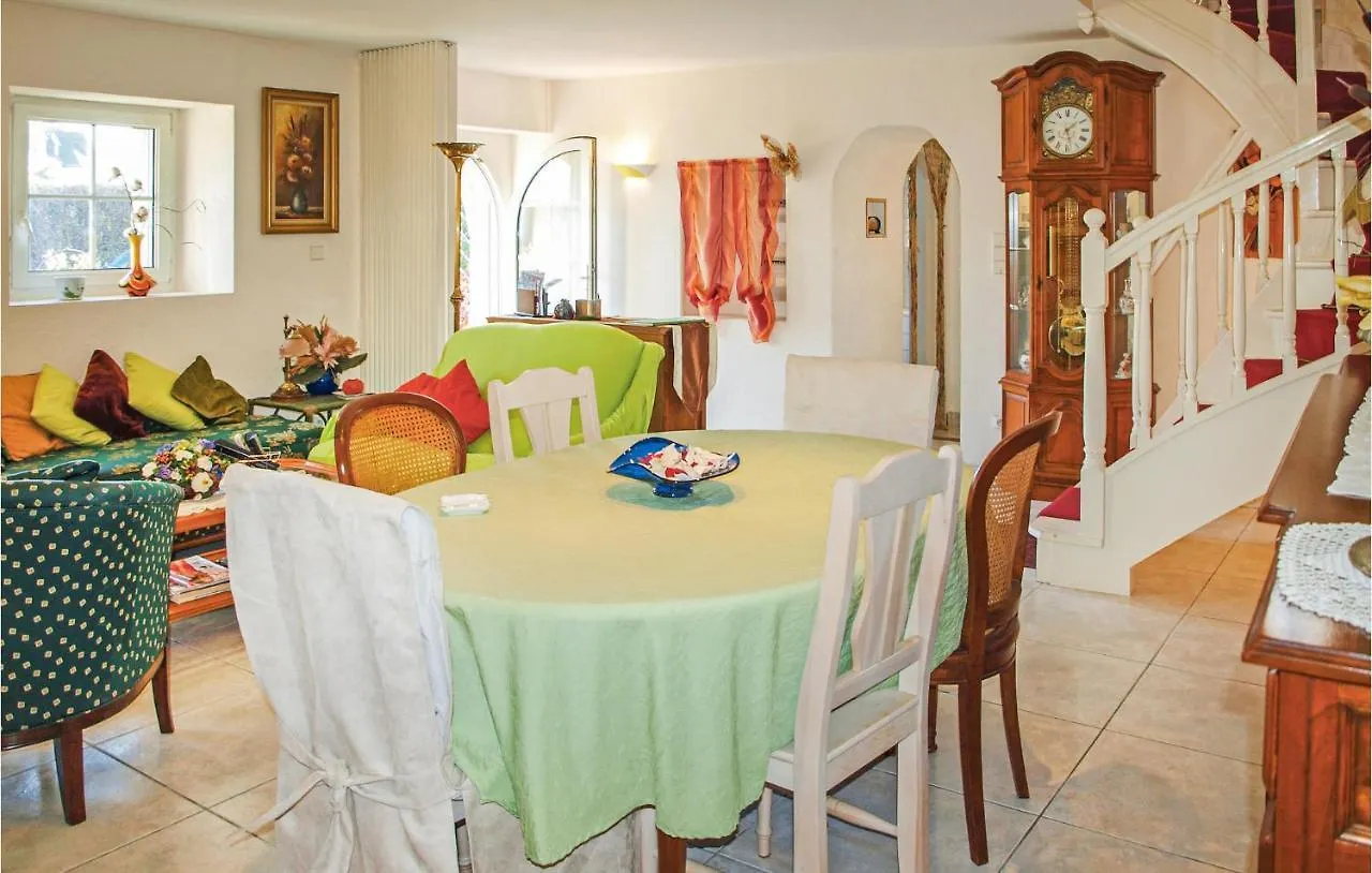 4 Bedroom Lovely Home In Langueux Feriehus