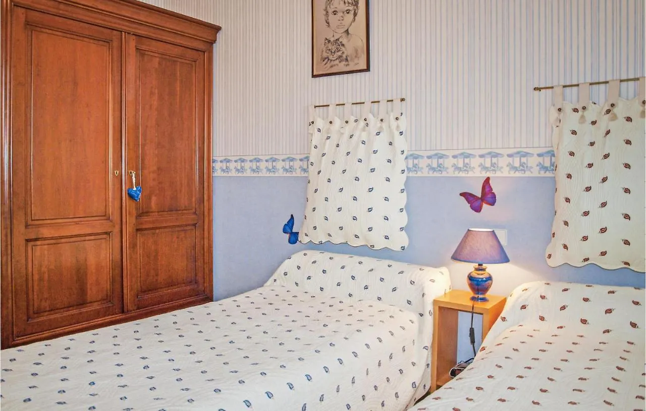 4 Bedroom Lovely Home In Langueux 0*,